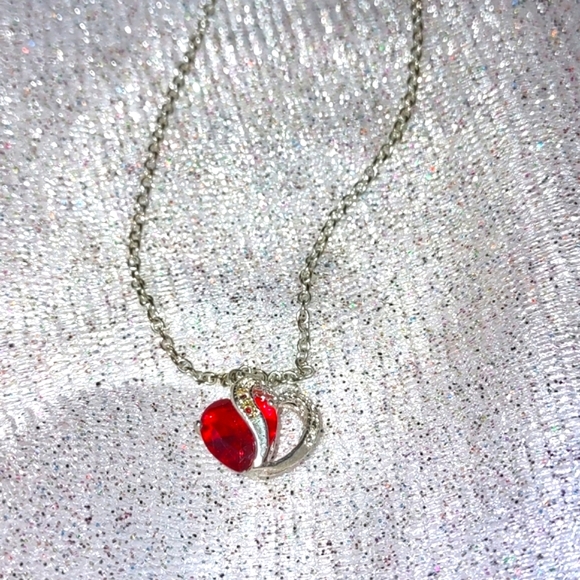 Romantic Red Heart Pendant Necklace - Picture 4 of 8